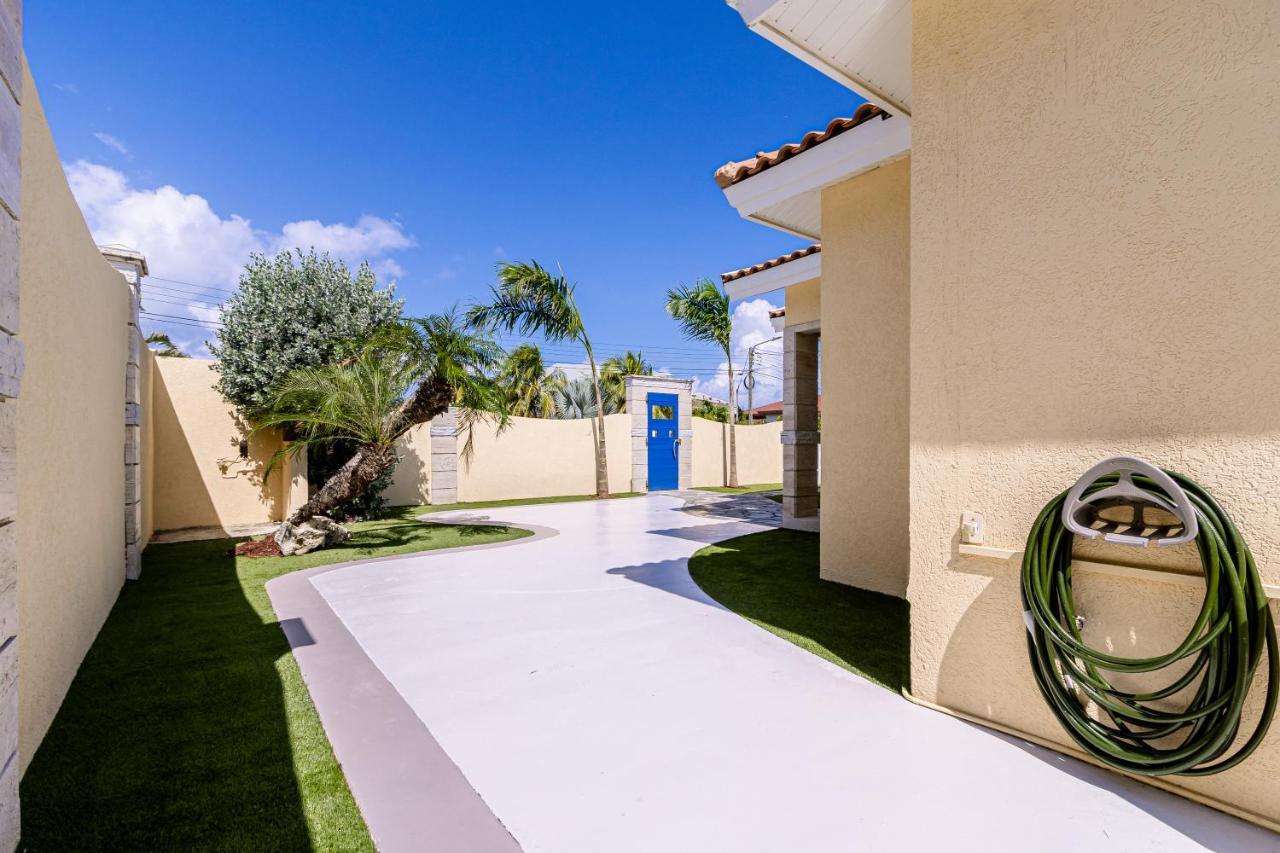 Ruby 15 Villa Palm Beach Exterior photo